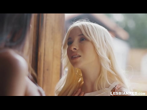 ❤️ Дівчина приходить додому через кілька місяців і в кінцевому підсумку їсть кицьку своєї мачухи ❤️❌ Російське порно у нас
