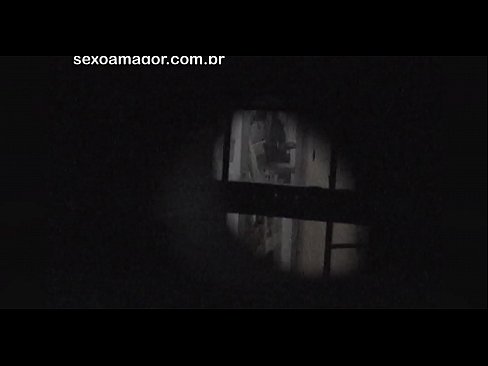 ❤️ Блонді таємно знімає на відео сусідський вуайерист, прихований за порожнистими цеглами ❤️❌ Російське порно у нас